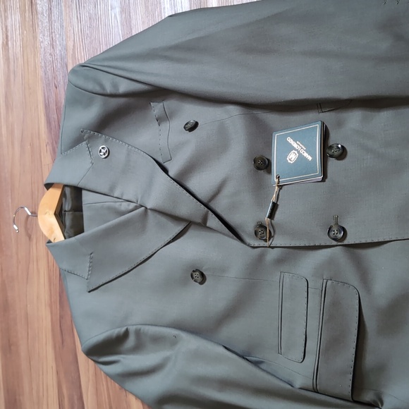 Suits - Picture 4 of 4